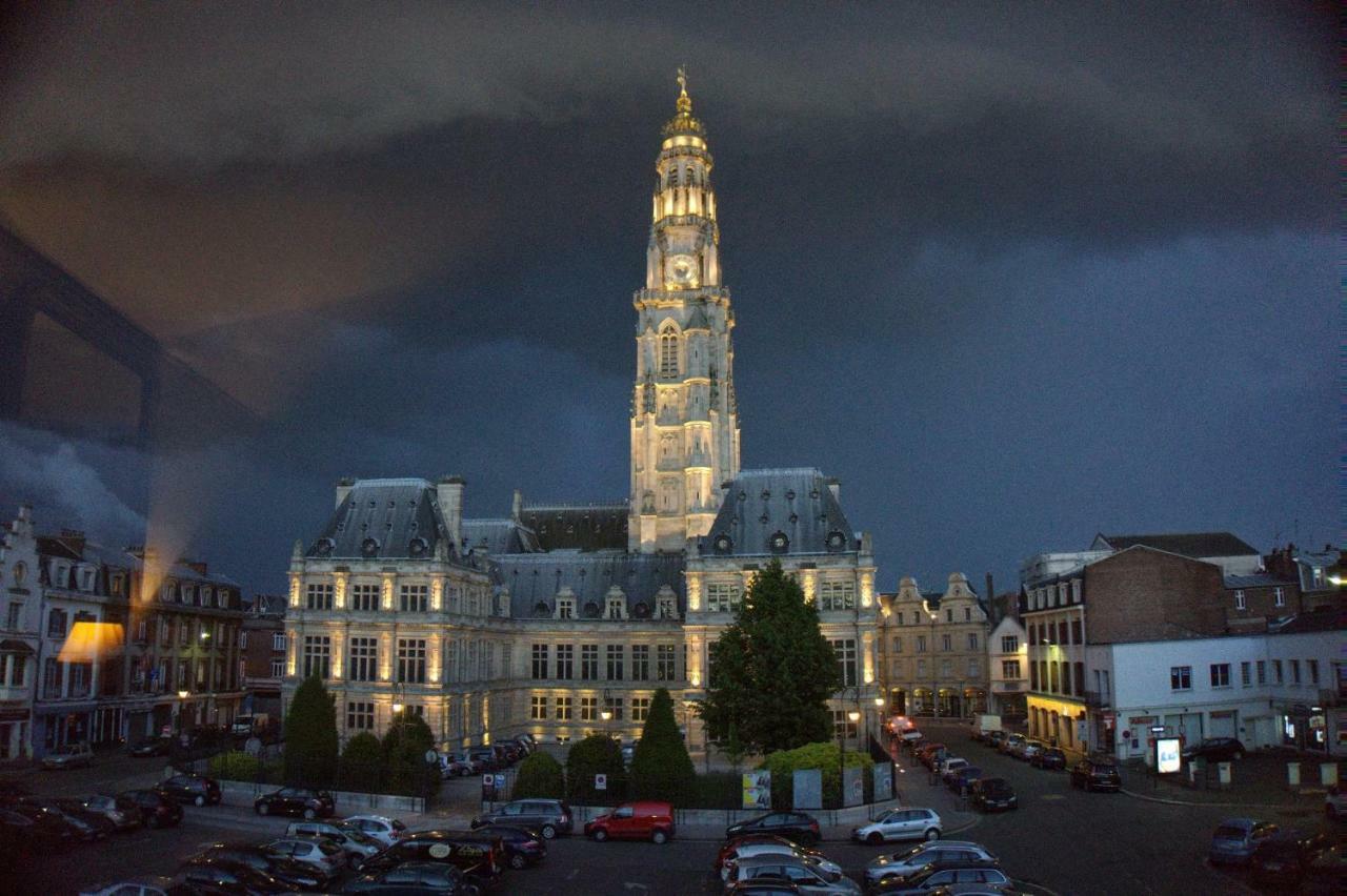 T2 Sur Les Places Arras Bagian luar foto