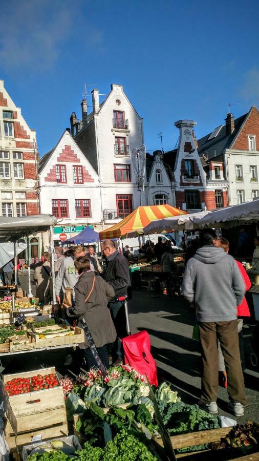 T2 Sur Les Places Arras Bagian luar foto